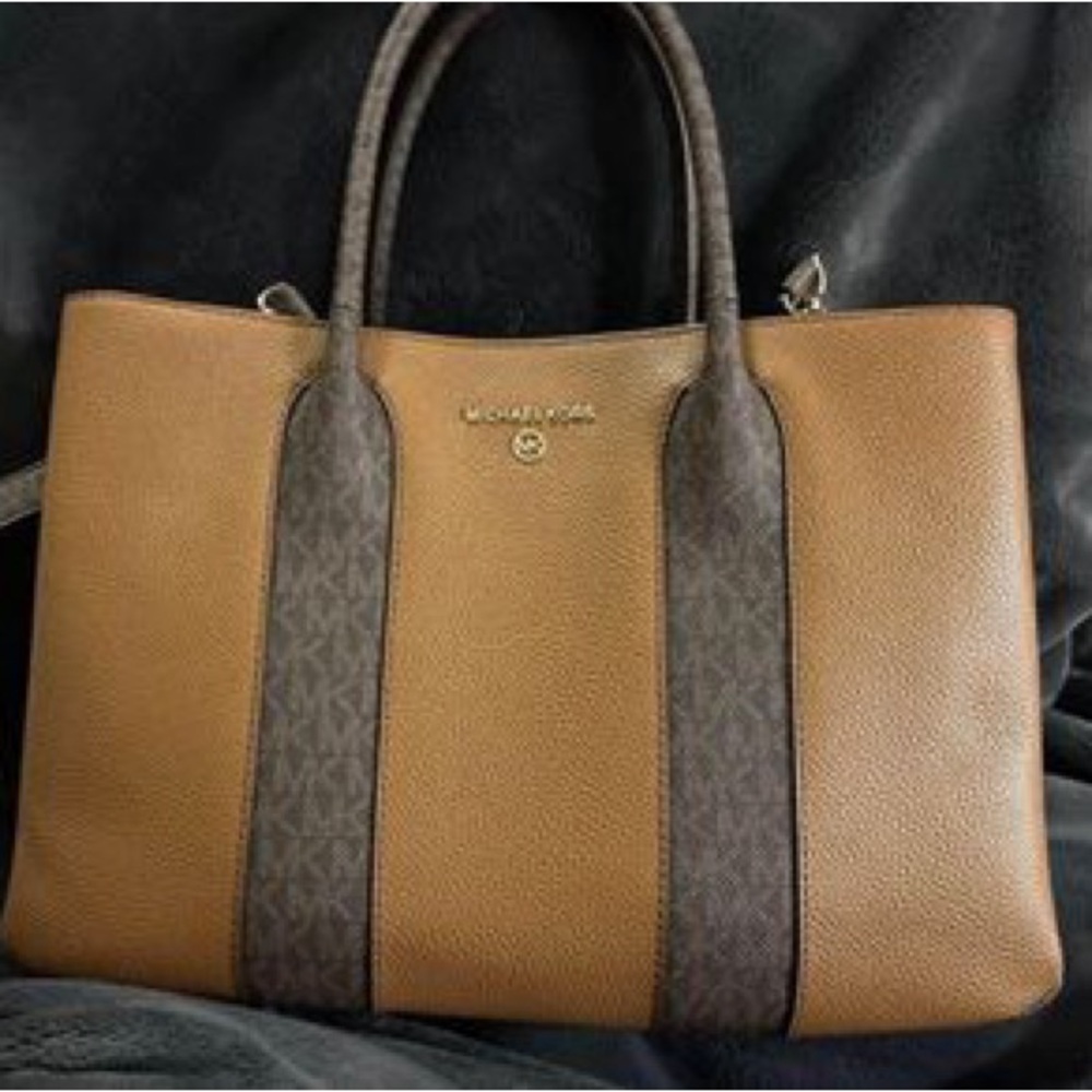 Micheal Kors Purse